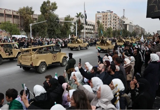 السوريون يحييون ذكرى التحرير ويبعثون برسائل في مختلف الاتجاهات 